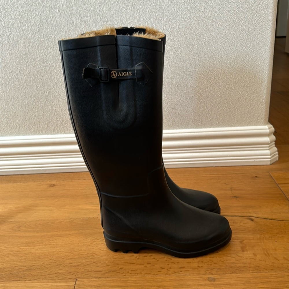 Agile Boots in black